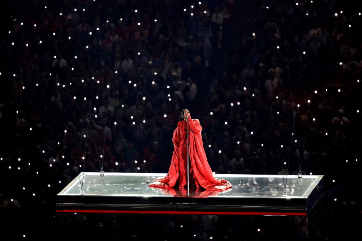 Apple Music Halftime Show Rihanna 2