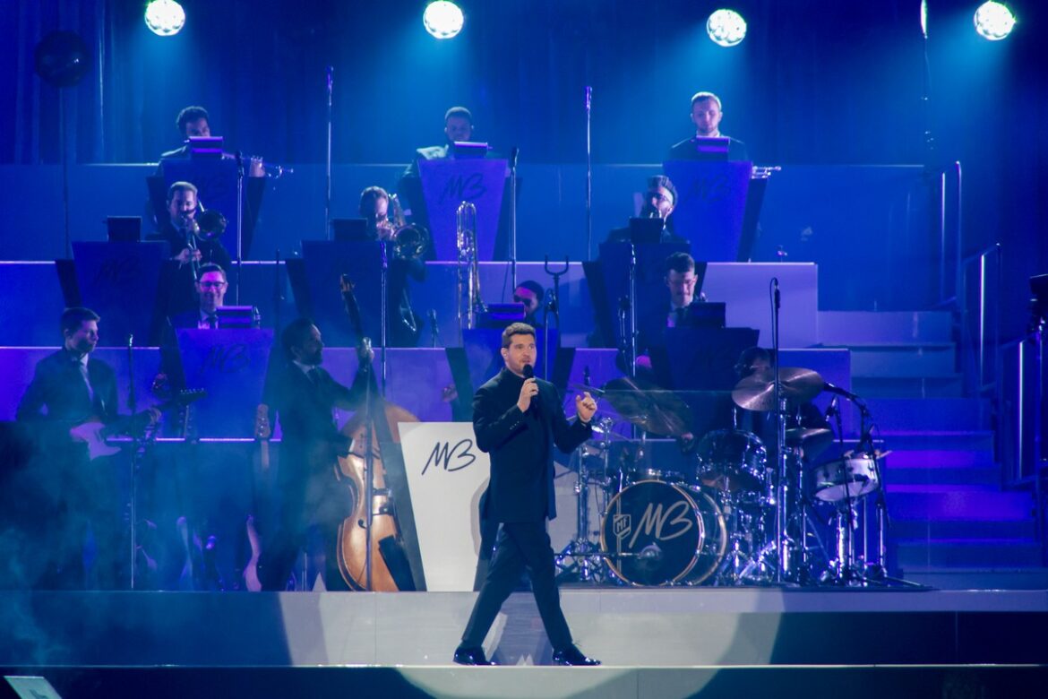 MICHAEL BUBLE MILANO 2023 TUZIO COPERTINA