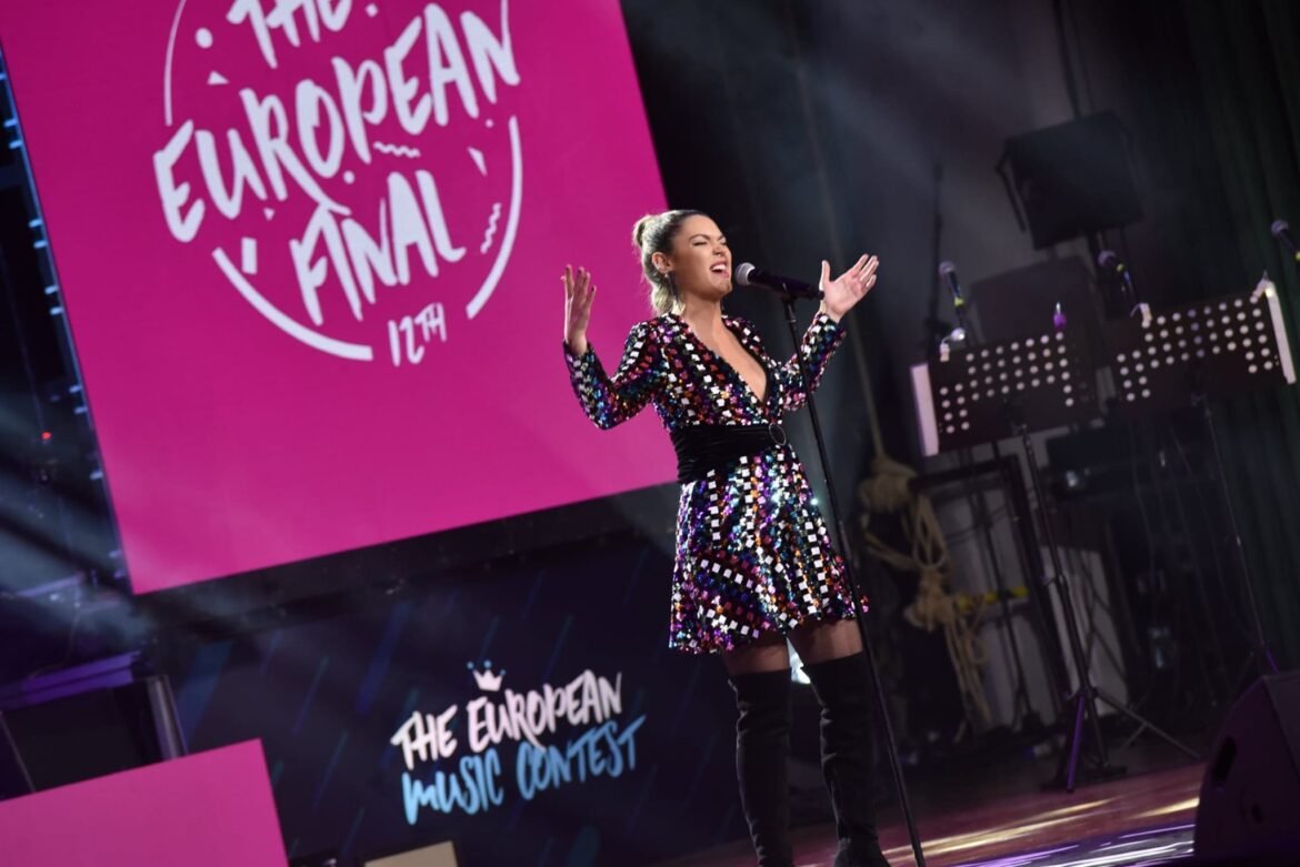 performance singer via Tour Music Fest